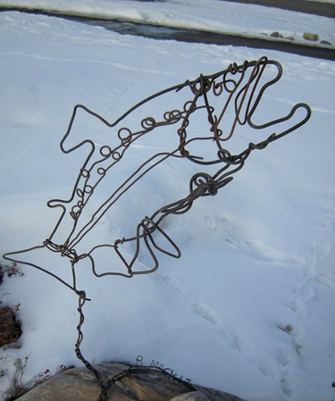 Jumping salmon wire sculpture image