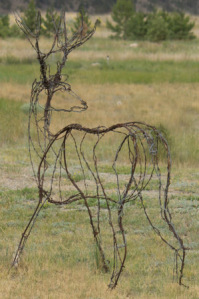 mule deer wire sculpture image
