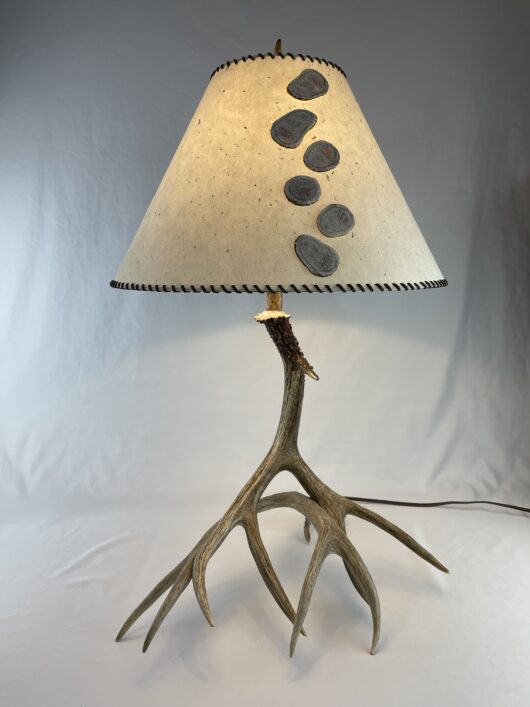 typical mule deer antler table lamp